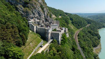 Fort l'Écluse au bord du Rhône