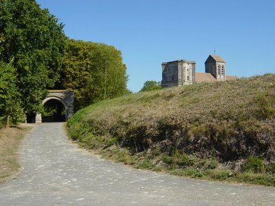 V6 - L'église de Nucourt par le bois de l'Ile