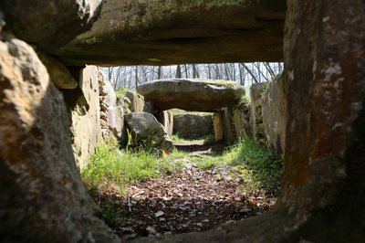De dolmen en dolmen