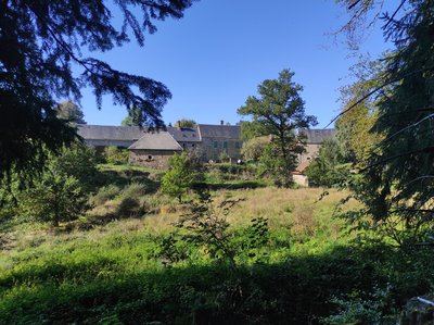 Au fil des pierres jusqu'à Joux