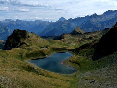 La cabane Laiterine et les lacs du Montagnon