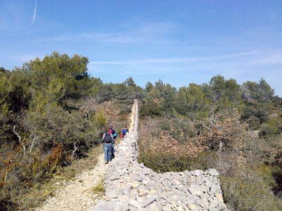 CABRIÈRES D'AVIGNON - Le mur de la Peste