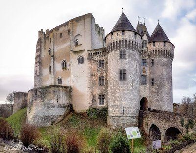 Accès au château depuis la place du 11 août